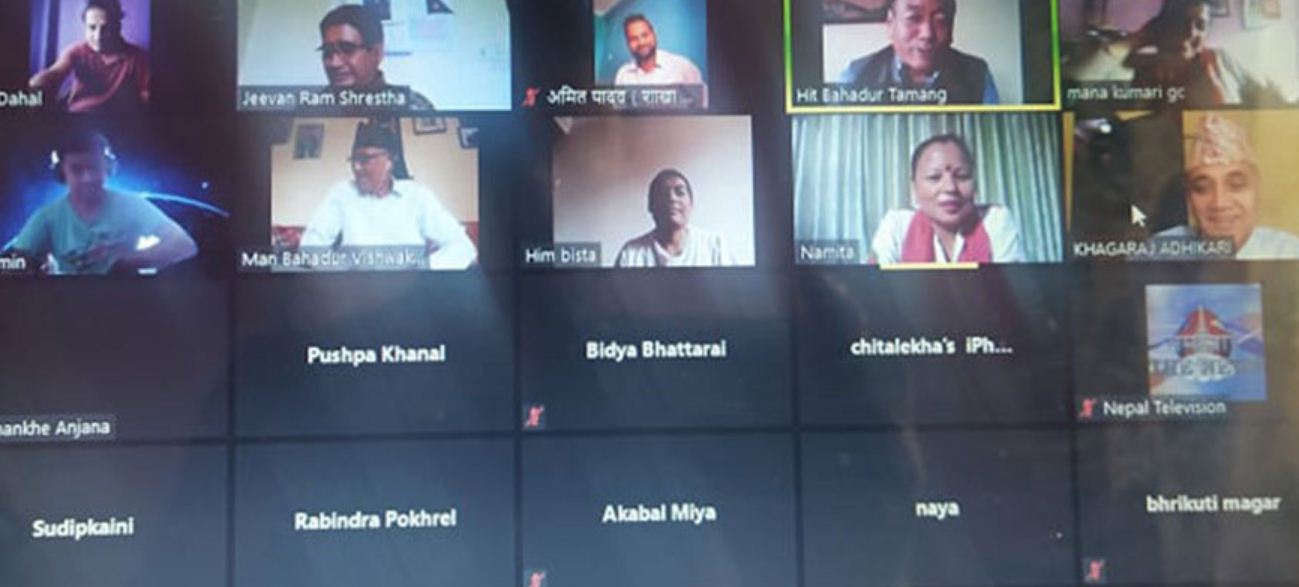 ‘युवाहरु चर्चित हुने नाममा बिना अध्ययन बोल्छन्’ 